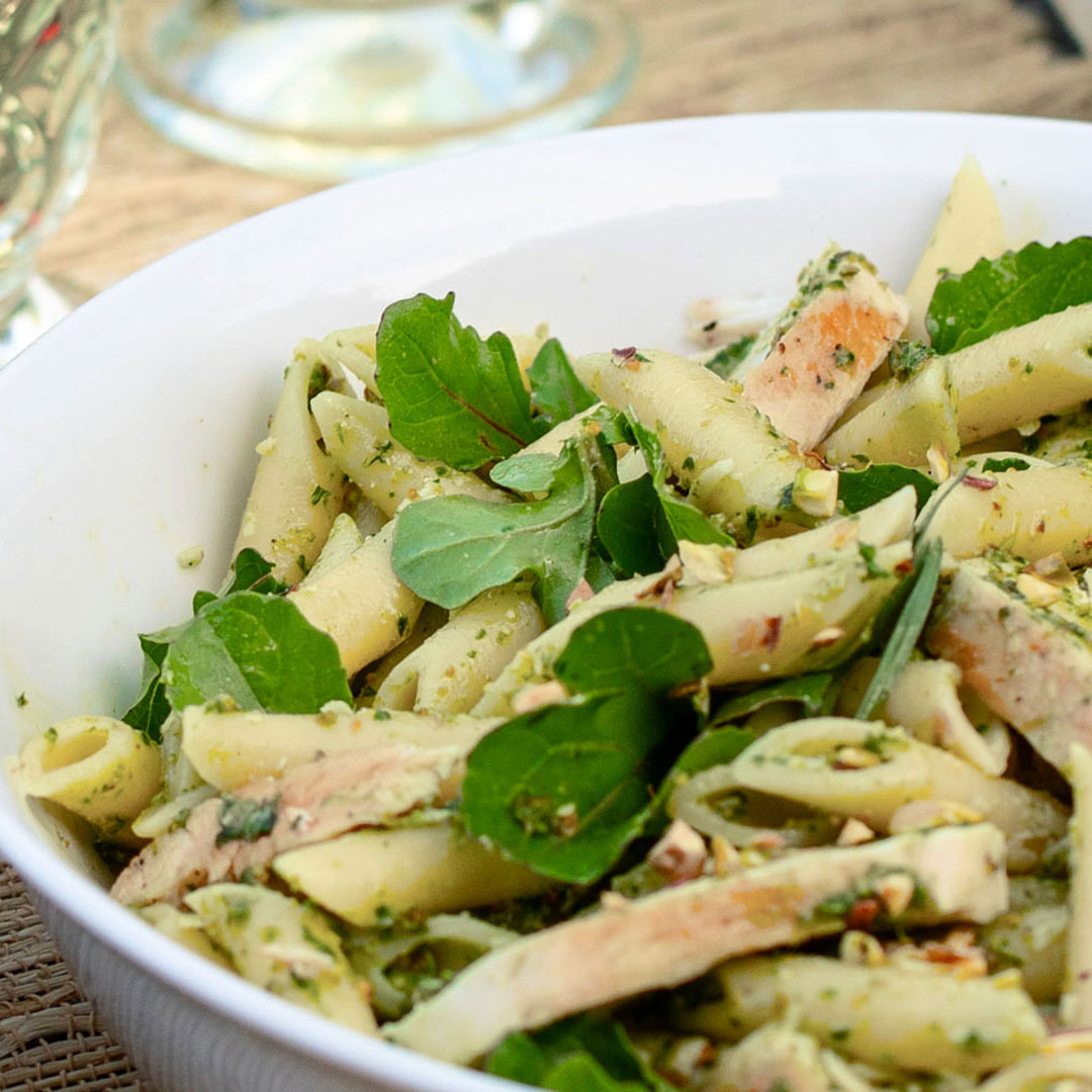 PASTA MIT HUHN UND ESTRAGON-PISTAZIEN-PESTO