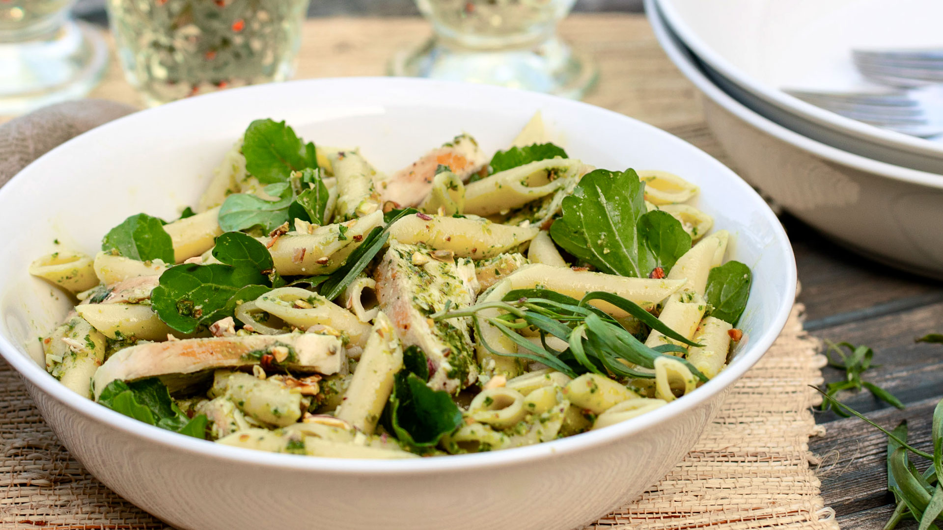 Pasta Mit Huhn Und Estragon-Pistazien-Pesto